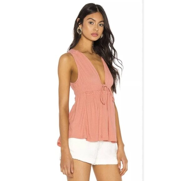 FREE PEOPLE Beach‎ Bound Tank Womens SZ M Peach Smocked Ribbed Breathable Beach - Picture 2 of 9